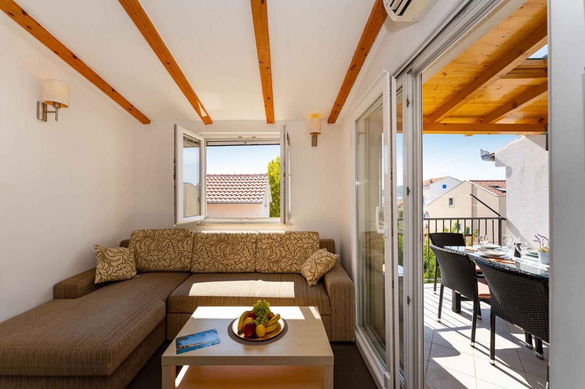 Apartmenthouse Ivana Betina  Luaran gambar